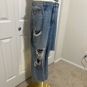 Straight Leg Ankle Cropped Light Blue Ripped Jeans